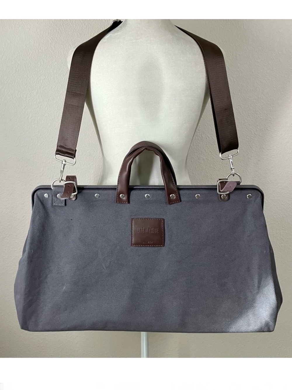 LINE OF TRADE Weekender XL Duffle Rugged Canvas Travel Bag Tote Leather Trim